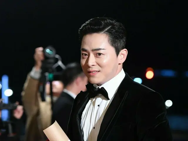 俳優チョ・ジョンソク、「青龍映画祭」参加中