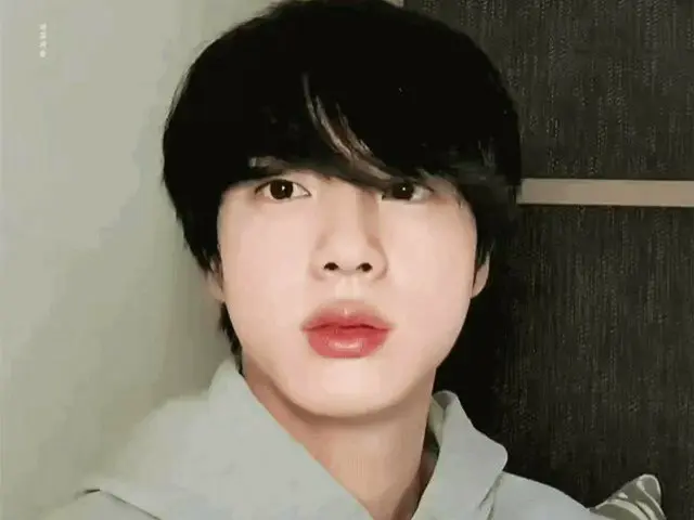 防弾少年団 JIN、緊張が安心に変わる瞬間が話題