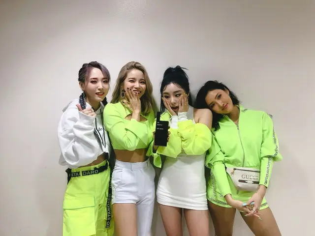 【t公式】MAMAMOO、[ #MAMAMOO] 人気歌謡でも1位をすることができたのは 私たちムームーがあったからこそ可能であった！ムームーありがとう😭💞