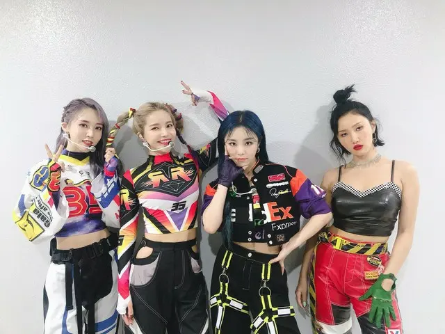 【t公式】MAMAMOO、[ #MAMAMOO] しばらくして、3時50分、SBSでreality inBLACK最後の音楽番組となる人気歌謡が放送されます🤗