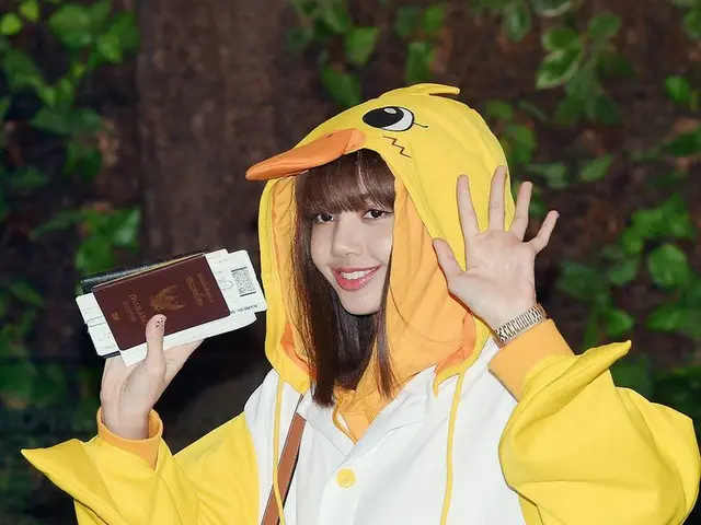 BLACKPINK LISA、「BLACKPINK 2019-2020 WORLD TOUR IN YOUR AREA in JAPAN」開催のため日本に向けて