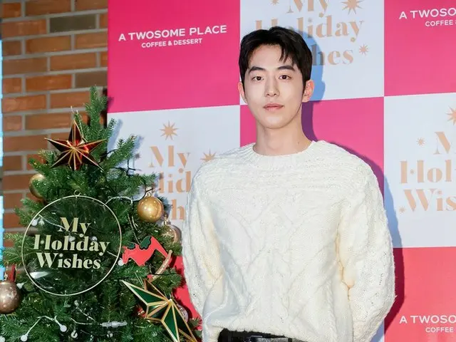 俳優ナム・ジュヒョク、クリスマスシーズンケーキ発売記念イベントに出席。