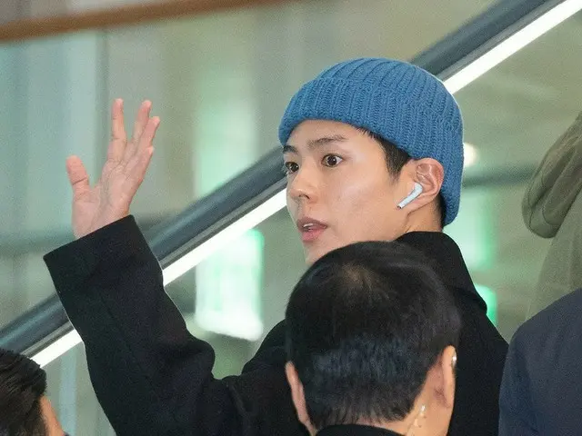 俳優パク・ボゴム、「2019MAMA」を終えて帰国