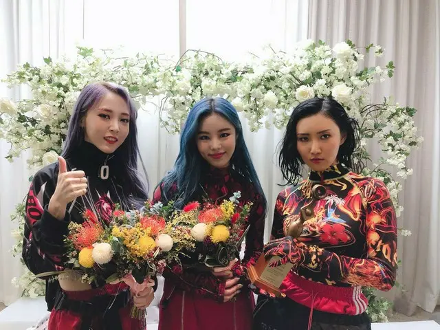 【t公式】MAMAMOO、[ #MAMAMOO] 2019グリメ賞で私たちのMAMAMOOが エンターテイナー賞を受賞しました。