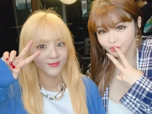 2NE1 出身BOMとDARA、再会
