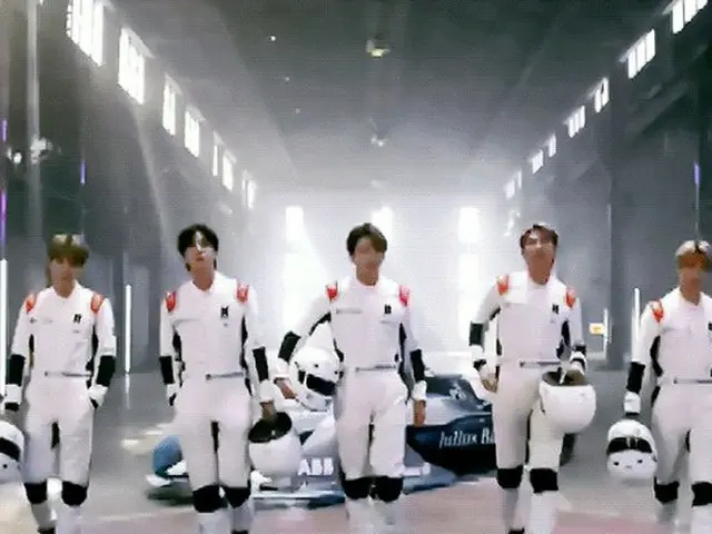 防弾少年団(#BTS)、新しい「制服」が話題