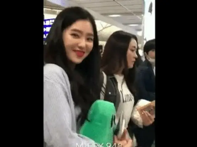 RED VELVET、空港でファンに声かけられた時の表情が話題