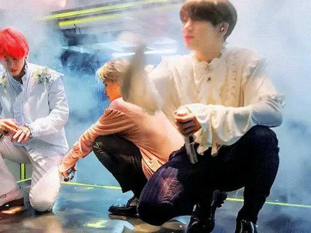 防弾少年団(#BTS)、何故かジョングクだけに寄ってくる白い煙