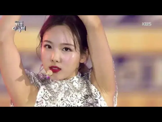 TWICE、本日の舞台