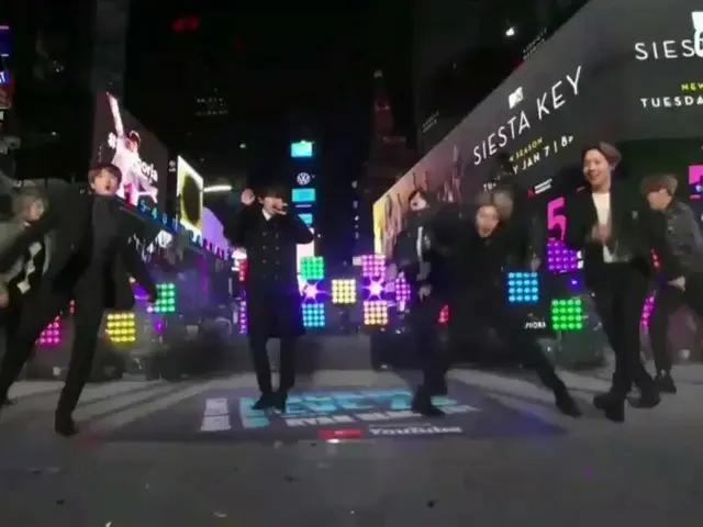 防弾少年団 JIMIN、ニューヨークの年越し舞台で「カオナシ」化