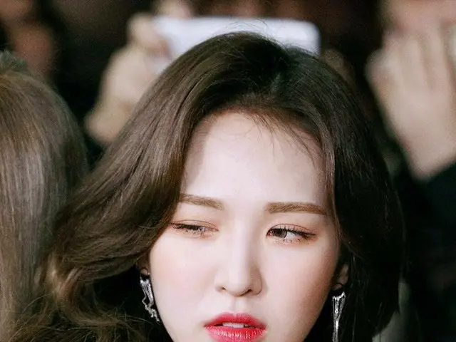 舞台事故で回復中のRED VELVET ウェンディ、無事回復を祈るファンの新年挨拶が絶えない