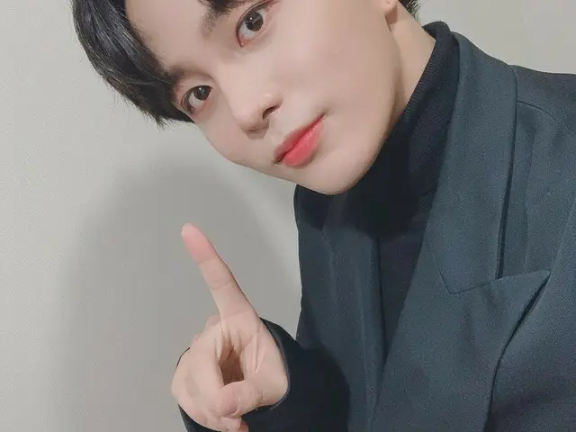 【T公式】ATEEZ、[ #ジョンホ]事前録画時にこのティーニラング約束した10枚😍🥰😘 #ATEEZ #ATEEZ