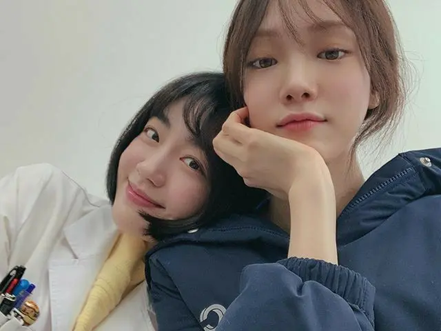 【g公式】女優イ・ソンギョン、예쁜 아르미랑 ◡̈지금 SBS타고 돌담으로 놀러오세요! ♥️      