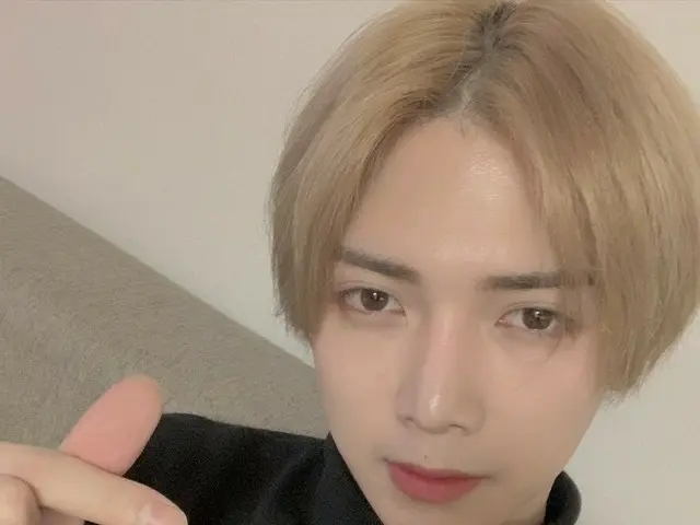 【T公式】ATEEZ、[ #女子商業高校]このティーニー楽しい祝日送っています？私は祝日の間継続食べて寝て、また食べて寝てて太っているかと思って心配です😂#A