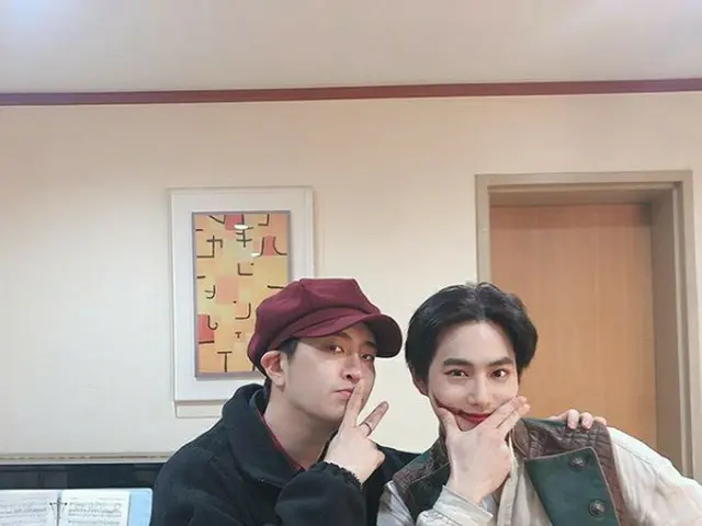 GOT7 ヨンジェ、ミュージカル「笑う男」を鑑賞し、EXO SUHOを応援