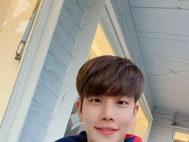【T公式】ASTRO、みんな夜ごはん食べよう!!!! ライターエム腹減った #ご飯ください #>