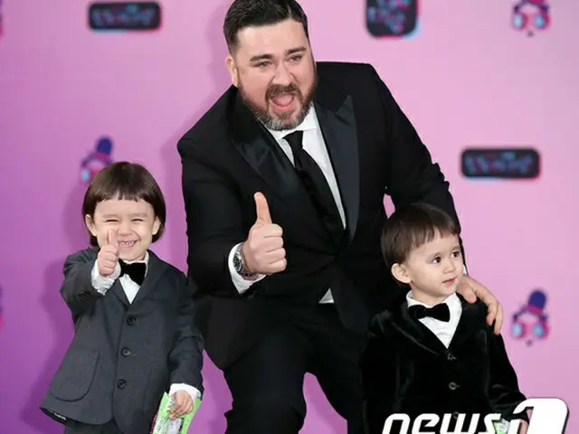 タレントのサム・ハミントン、V(防弾少年団)に感謝