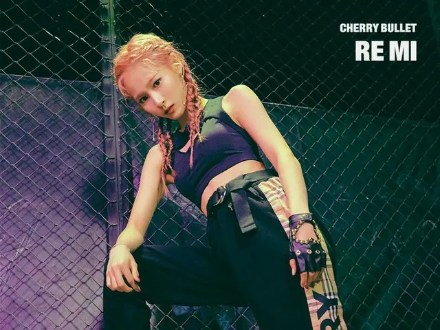 【t公式】Cherry Bullet、Cherry Bullet 1ST DIGITAL SINGLE 「膝をタックて(Hands Up)」 CONCEPTPH