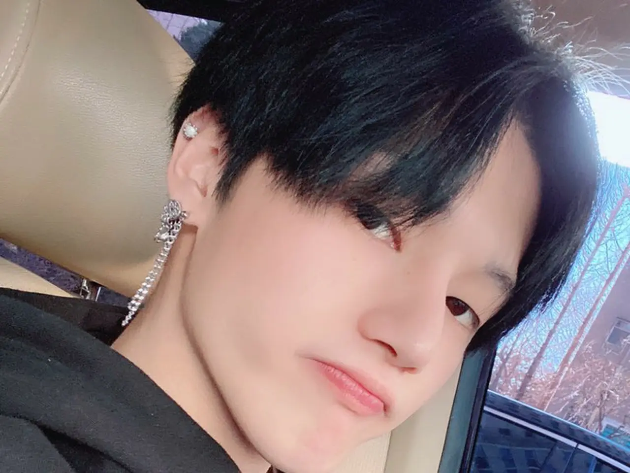 T公式】ATEEZ、[ #ウヨン]このティーニー注意しながら来笑 天気寒い