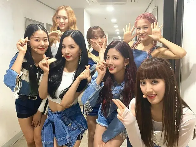 【t公式】Cherry Bullet、[📸] Cherry Bullet COMEBACK SHOWCASE 「膝をタックて(HandsUp)」に帰ってきたC