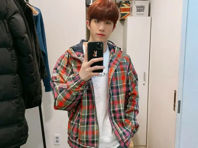 【T公式】ASTRO、笑遅く起きて家でジョムジョ食べる中..笑 皆さんは夜の何召し上がり目の前ですヨードオング〜？ #ASTRO