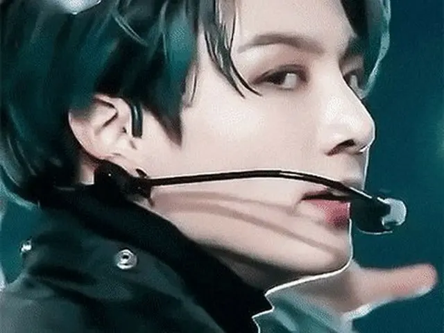 #防弾少年団(#BTS)ジョングク、昨夜の舞台での「ウインクの瞬間」が韓国で話題