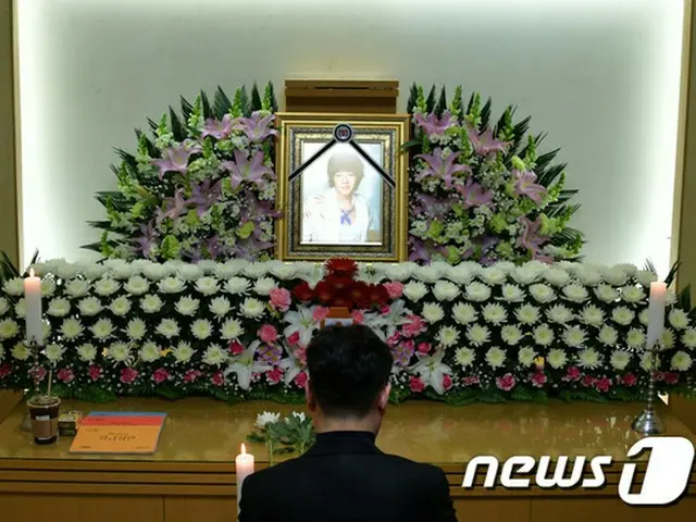 俳優の故ムン・ジユンの弔問所の準備整う…遺影前に台本置く