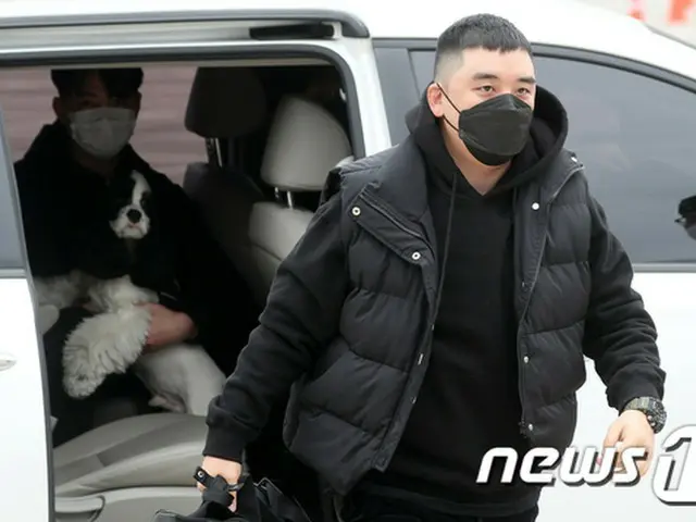 BIGBANG 元メンバーの V.I、入隊時に乗って行った車に熱愛が噂された 女優ユ・ヘウォン が乗っていた説浮上