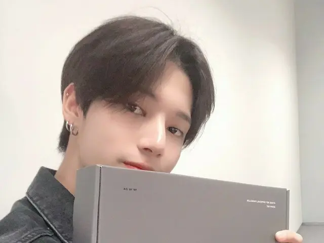 【T公式】ATEEZ、[📷] ATINY 1期キットアンボクシングよ🎁VLIVE Behind Photoこのティニが待ちに待った1期キットいよいよアンボク