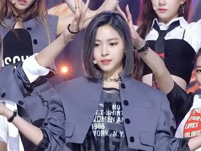 ITZY、「学ランが似合う」が韓国で話題