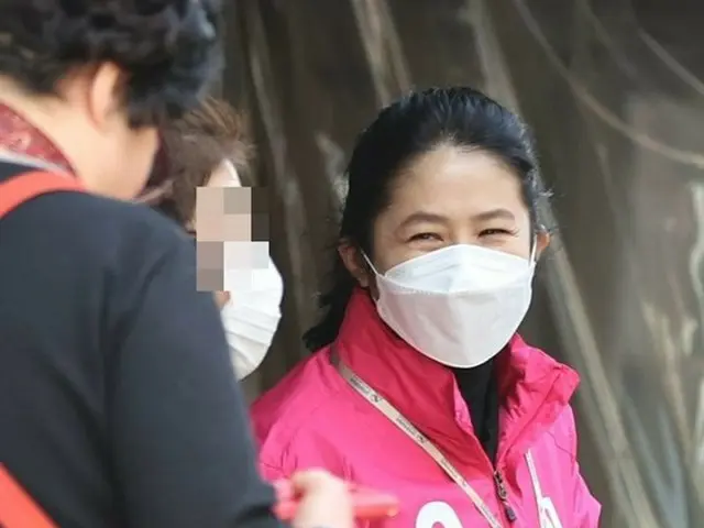 映画「八月のクリスマス」などに出演した 女優シム・ウナ、最大野党の未来統合党の夫チ・サンウク候補を応援