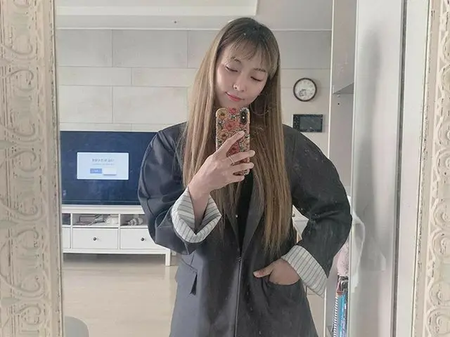【g公式】f(x)_出身ルナ、今日の化粧品や二人～～～   