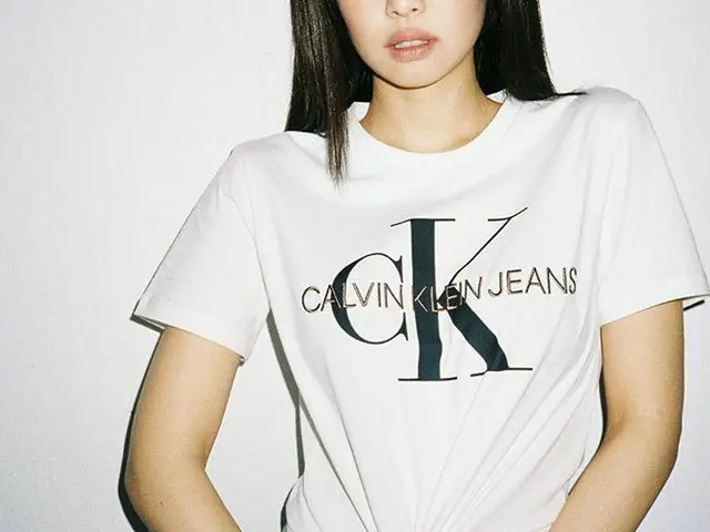 【g公式】BLACKPINK_ジェニー(Jennie)、@ calvinklein   