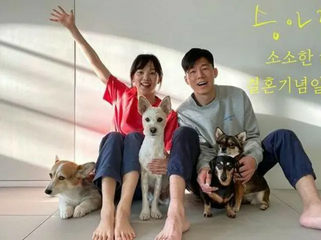 女優ユン・スンア 俳優キム・ムヨル、結婚5周年の記念写真を公開。