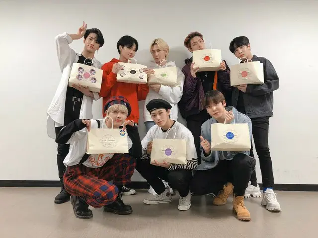 【T公式】ATEEZ、[📷] TODAY ATEEZ 久しぶりに舞台で会ったATEEZ🥰 このティニが待ちに待った 「From」の舞台と幸せな金曜日送り❣#