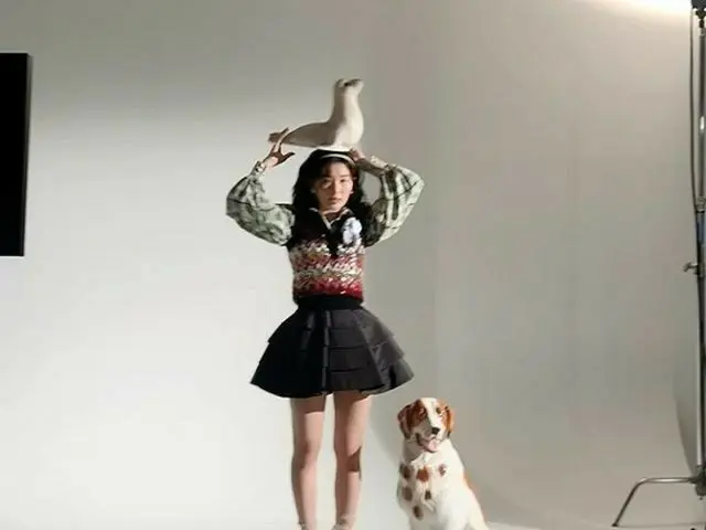 【g公式】RED VELVET_スルギ、頭の上にシールを上げるnylonkorea #5月号  