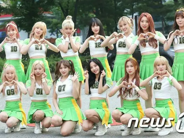 宇宙少女、歌番組「Music Bank」集合写真。
