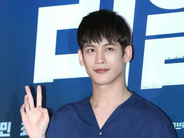 俳優パク・ギウン、映画「リアル」VIP試写会に出席。