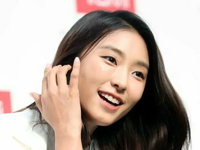 SISTAR　出身BORA、熱愛発覚の後、初の公の場。