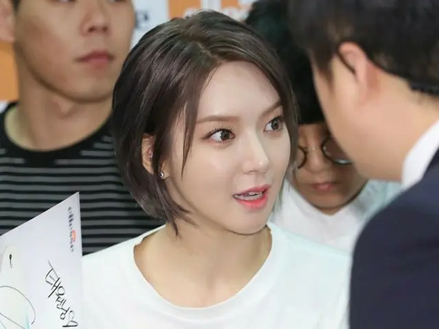 AOA 出身Choa、この表情なら携帯電話の販売アルバイト時代に「販売王」になっていたことに納得。