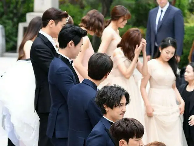 SHINHWA エリック、女優ナ・ヘミ の結婚式に参加しているSHINHWA(神話)。