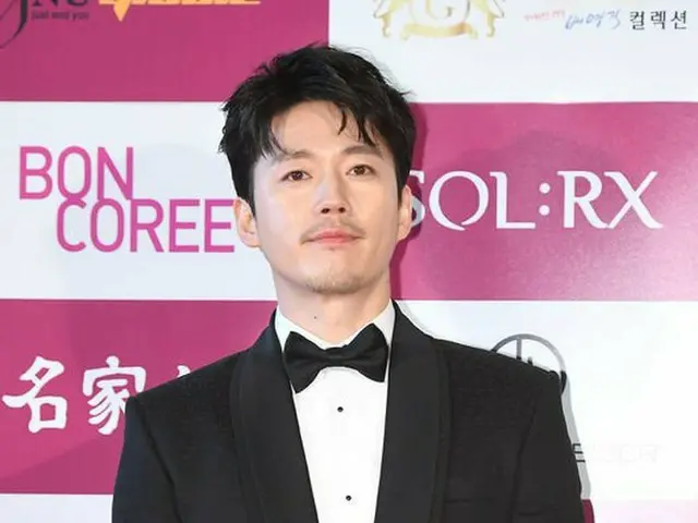 俳優チャン・ヒョク、「2017韓国映画を輝かせたスター賞」授賞式に出席。
