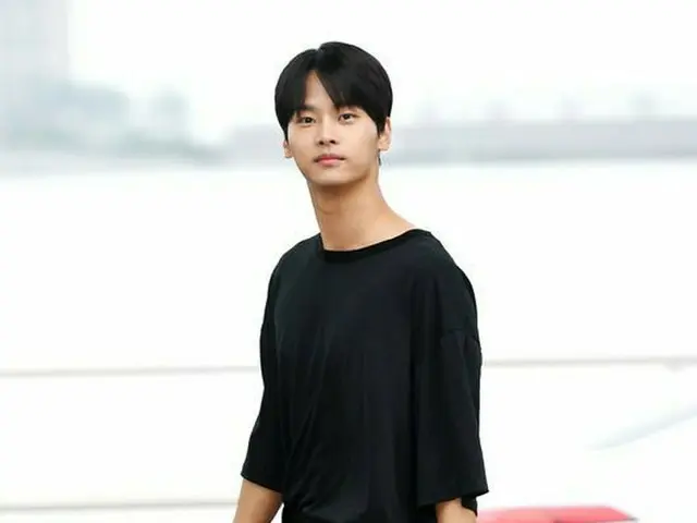 VIXX エン、空港ファッション。