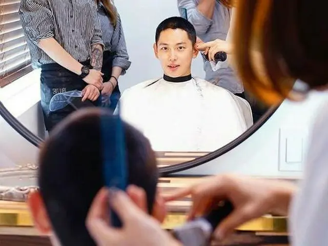 ZE：A　シワン、散髪現場の写真公開。