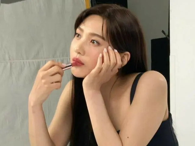 【g公式】RED VELVET_ジョイ、両方もきれい🖤  espoir_makeup   