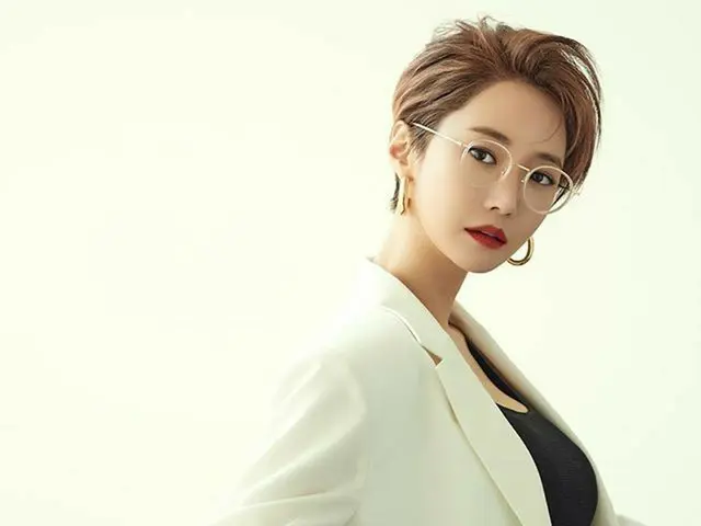 【g公式】女優コ・ジュンヒ、フットメガネもよく似合う君という女性🙈