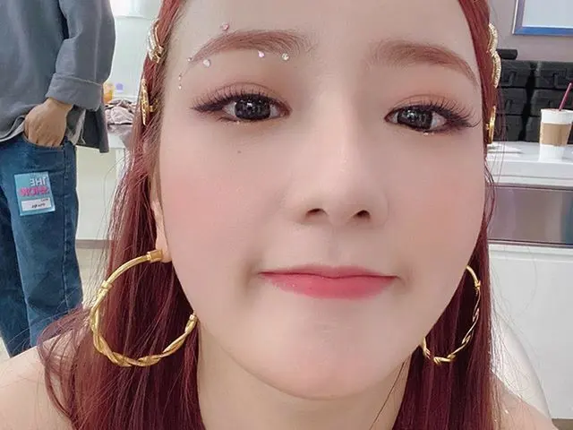 【g公式】Apink_ボミ、😜   