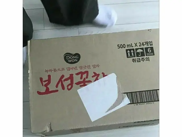 【g公式】TWICE、いきなり車を引いて来らところ私にはよく食べる水を1ボックスを出していただいてクーポンヨルジャンにボーナスクーポンまで...兄ちゃん最高💕