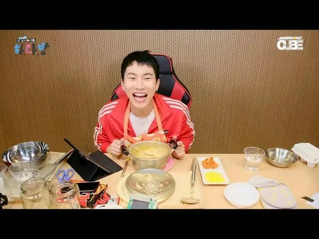 【公式】BTOB、BTOBのある部屋 #28銀が12時間生放送 - ドルリムパンが打ち上げた大きなボールのハイライト04   