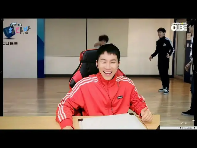 【公式】BTOB、BTOBのある部屋 #28銀が12時間生放送 - ドルリムパンが打ち上げた大きなボールのハイライト07   